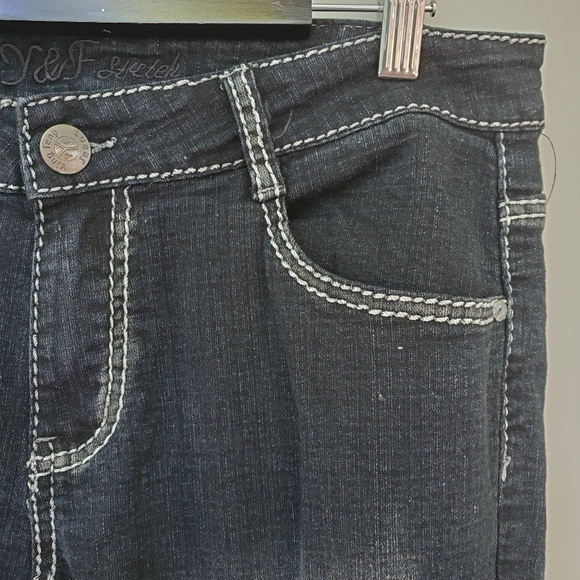 Black distressed Y& F jeans - Picture 3 of 9